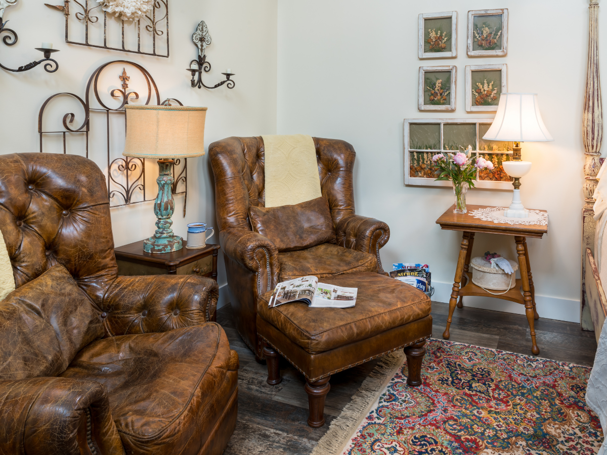 Image of two gorgeous leather chairs at Inn at Sunset Mill ranch in wimberley texas