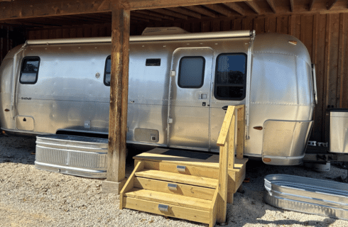 Image of Airstream glamper at Inn at Sunset Mill Ranch